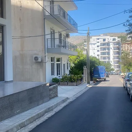 Luari Apartment *