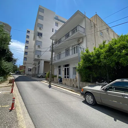 Apartment Luari